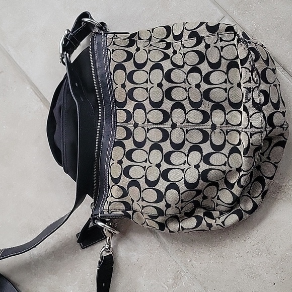 Coach Hobo Purse in Excellent condition - Picture 3 of 3